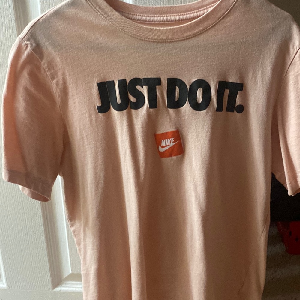 Nike Tee Shirt. Size S. Great Condition